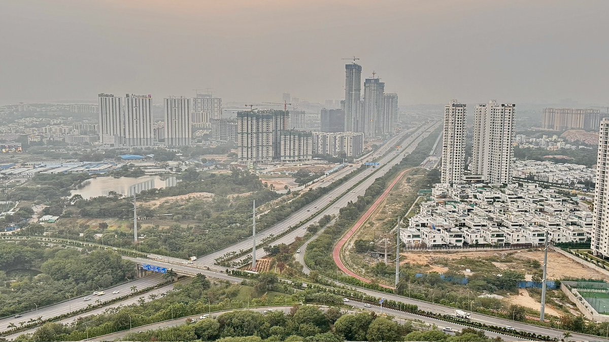 My Hyderabad, my beloved city 😍

The transformation that has taken place in recent years is truly unbelievable. It has emerged as a global city.

#telangana #Hyderabad #ITArea #HighriseBuildings #ShotoniPhone15Pro #BeautifulCity #HyderabadSkyline #apple #Cityscape