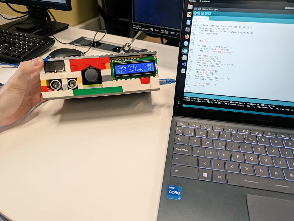 rocapal's tweet photo. Toque especial de un alumno a la máquina de vending que crean en Sistemas Empotrados del Grado de Robótica de la #URJC donde aprenden #arduino, FreeRTOS y sistemas críticos realtime @RoboticaSw_URJC @EIF_URJC https://t.co/7N7XYNfRPs