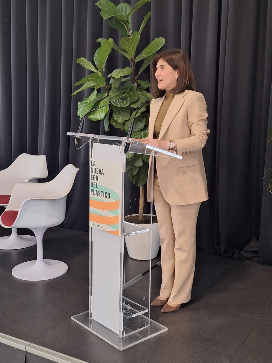 Ethic_'s tweet image. Alicia Martín, directora general de @plasticseuropES: «Las decisiones que tomemos en los próximos dos años definirán el éxito del Pacto Verde». #EventosEthic #PlasticsTransitionRoadmap