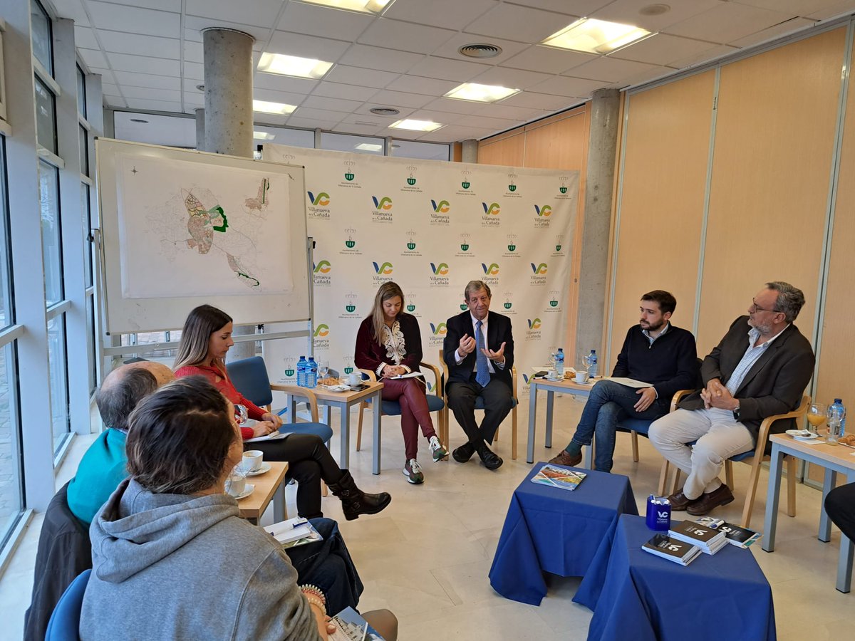 AytoVDLCanada's tweet photo. ¡Buenos días #VillanuevaDeLaCañada! Comenzamos la jornada con un nuevo “Desayuno del alcalde con los vecinos”. ¡Gracias a todos los participantes! 🤗 https://t.co/hdOoDdElf1