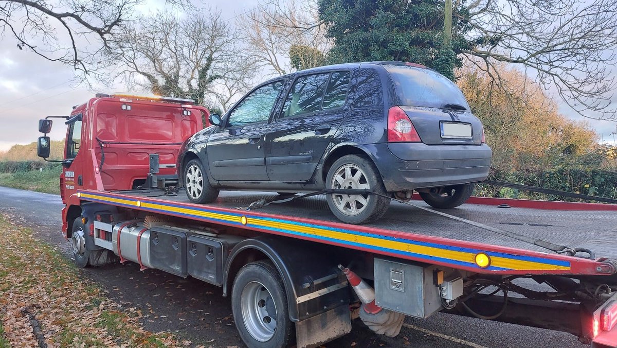 GardaTraffic's tweet photo. The Naas Roads Policing Unit stopped this car when on patrol at Lords Road near Celbridge.
Using the Insurance App on the #MobilityDevice it was found that this car had a fake insurance disc.
The car was seized. Court to follow.
#SaferRoads https://t.co/5iA6v2ce6A