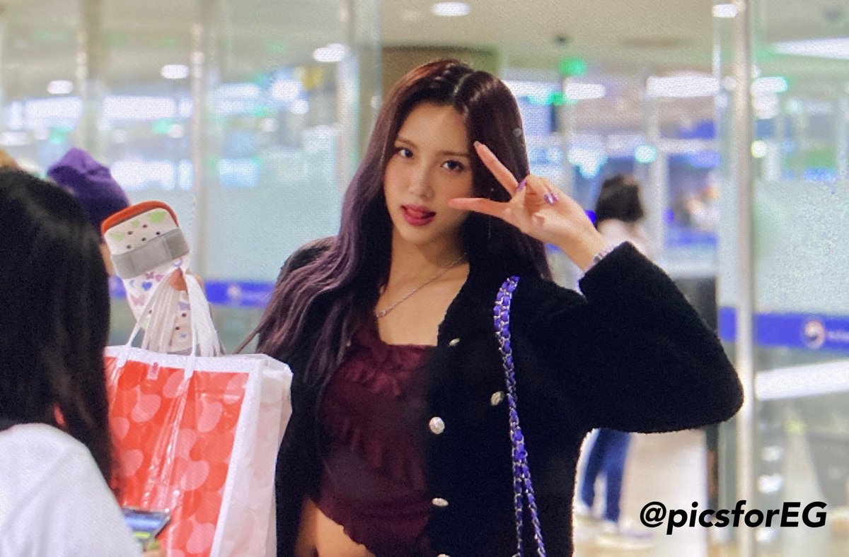 231129 인천공항 입국
유림뉨 오랜만🥹😭❤️
#EVERGLOW #에버글로우 
#ALL_MY_GIRLS #SLAY 
#아샤 #허유림 #AISHA