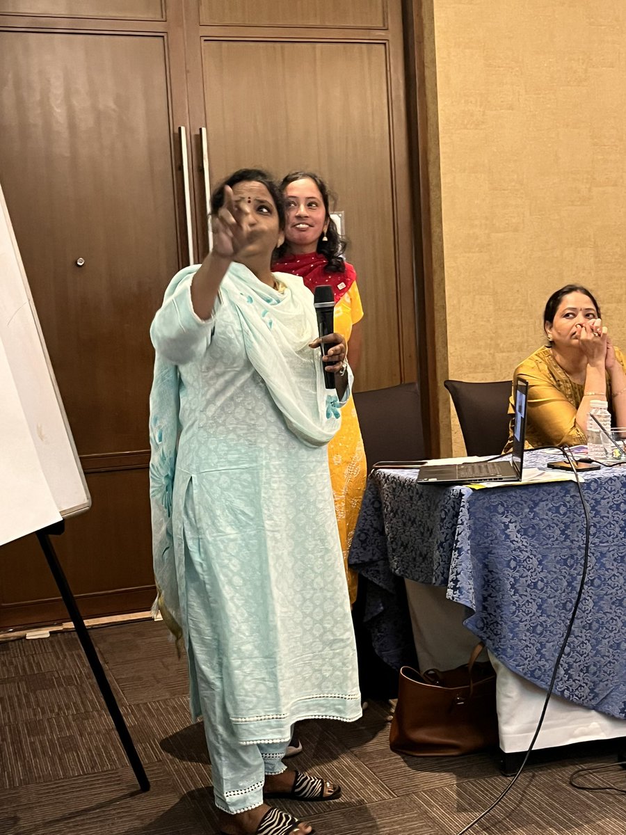uni_equal's tweet photo. As part of our #UNIMentoringProgram some tandems have been carrying out self-defense classes to learn about existing provisions and regulations against #GBV as well as techniques to protect women workers #16Days @uniapro @uniglobalunion https://t.co/vwVYmj9Gda