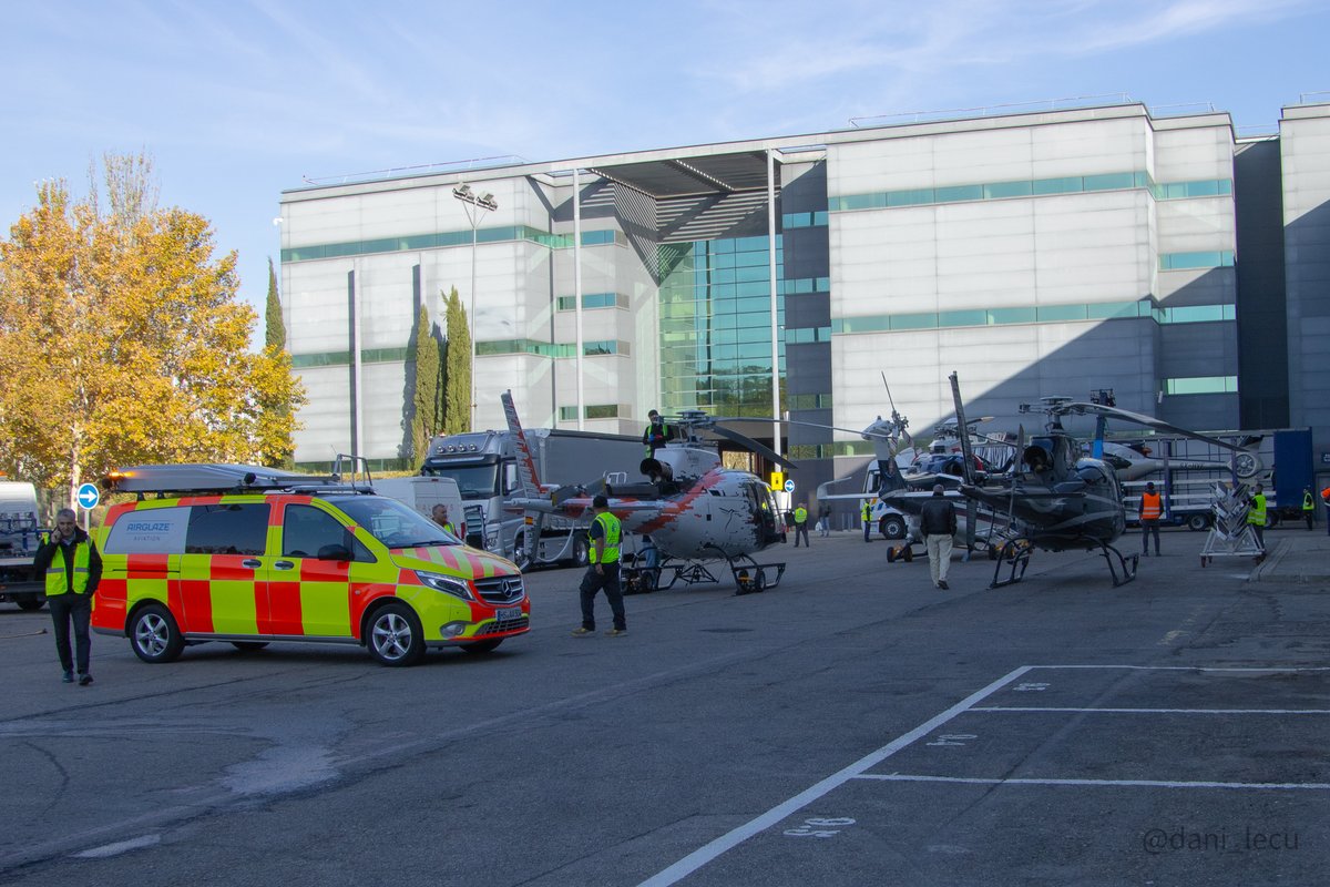 dani_lecu's tweet image. Con los traslados de LECU a @IFEMA para la feria que está actualmente de @EuropeanRotors el parking se convirtió en un parking improvisado, algunos llegaban hasta por camión. Tocaba desmontar las hélices para poder entrar en el pabellón 9 @ATAIRE_ORG