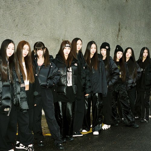 PopBase's tweet photo. tripleS wins the #MAMA2023 Award for Best New Female Artist. https://t.co/7iC4rT7uyx