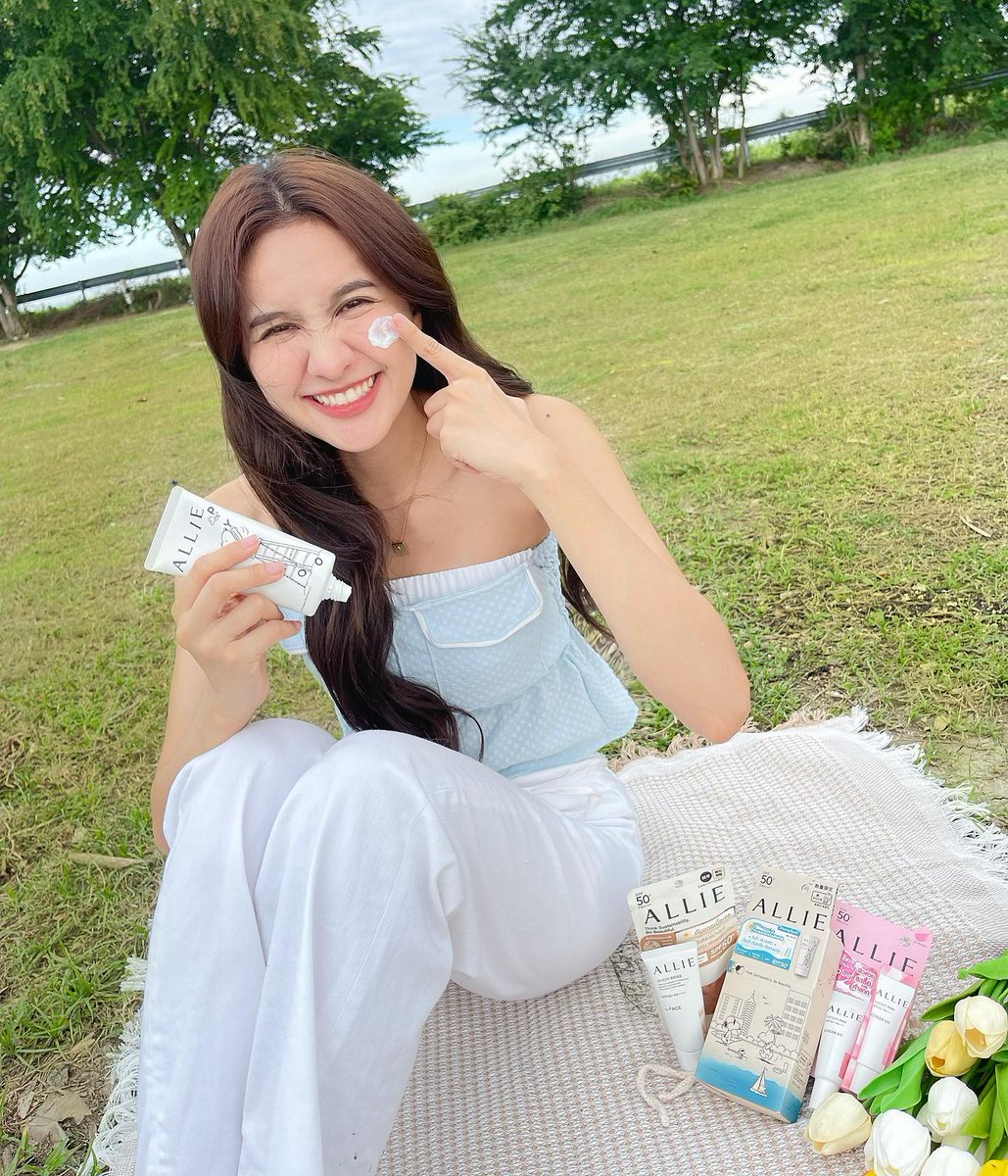 AgapeJMD's tweet photo. ALLIE กับความคิวท์ของคุณมิลิน💙

#NamneungMilinD #BlushOn
#ALLIExNamneung #ALLIE #ALLIEThailand #เจลกันแดด #Sunscreen #beachfriendly https://t.co/bSzAe3o7so