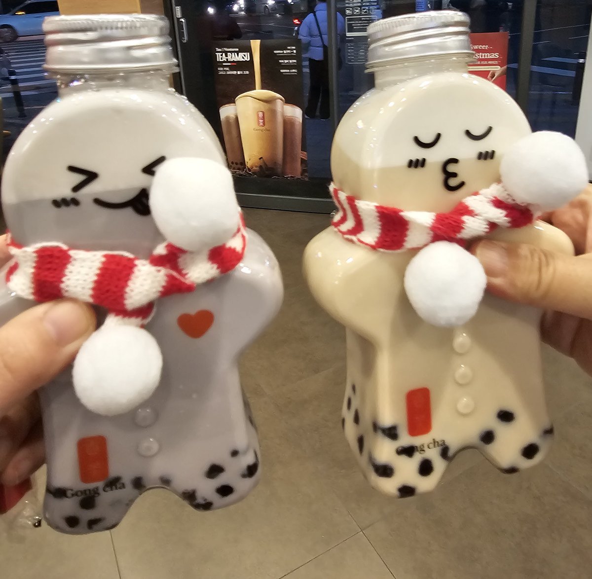 zeri_2020's tweet photo. 공차 보틀 사먹으신뒤에 목도리는 인형한테 해주시면 귀여워요!!!!!

인형 10cm인형인데 애들한테 딱맞아요aa https://t.co/USTUtxoc4d