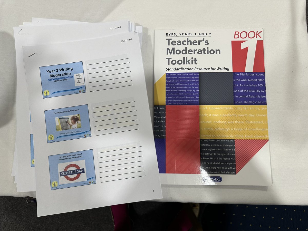 MoonMaddy's tweet photo. What could be better on a cold and frosty morning than reading Christmas books; amazing poetry anthologies and exciting non-fiction books! Looking forward to a great day with year 2 teachers @NW_LP @the3saints @teacher_books @clpe1 #realwriting https://t.co/vxKz3VXtxD
