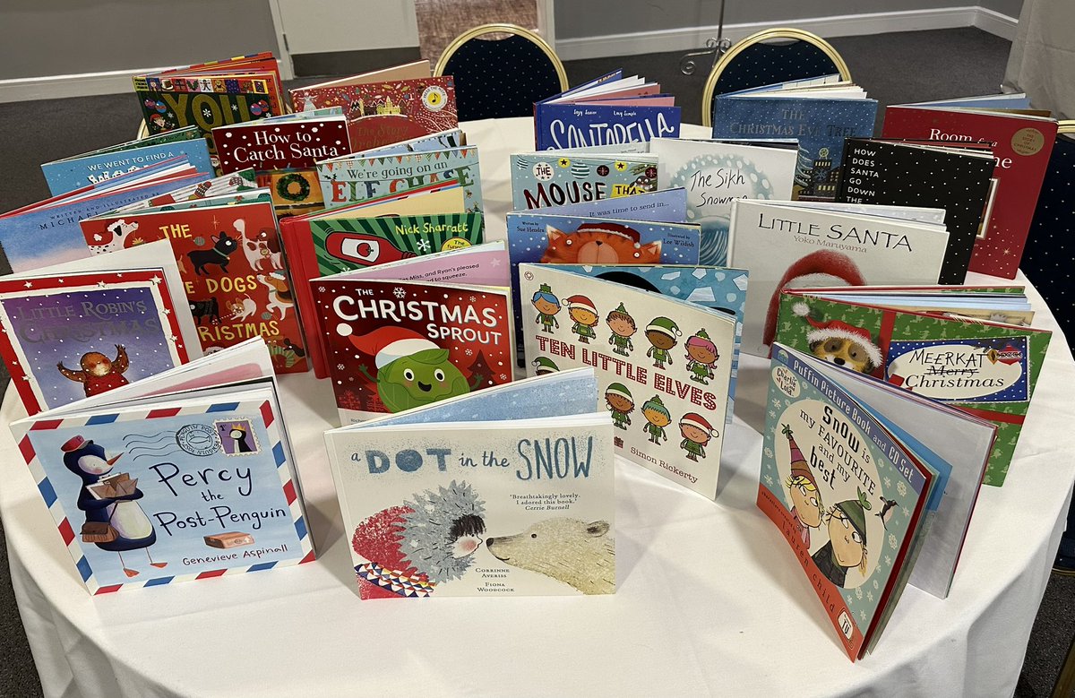 MoonMaddy's tweet photo. What could be better on a cold and frosty morning than reading Christmas books; amazing poetry anthologies and exciting non-fiction books! Looking forward to a great day with year 2 teachers @NW_LP @the3saints @teacher_books @clpe1 #realwriting https://t.co/vxKz3VXtxD