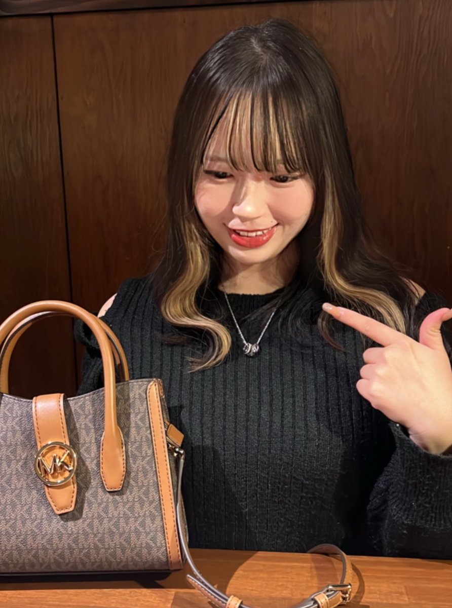 お祝いしてもらってほんと幸せ⸝⸝> ·̫ <⸝⸝\♡︎/︎
バックとネックレス💓💓

ひさしぶりのみんなありがと🥹💞