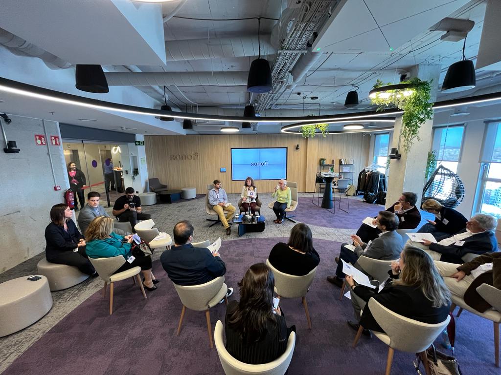 FEDER_ONG's tweet photo. 🟢FEDER asiste, junto a otras 9 asociaciones de pacientes españolas, al Sanofi #Patient's Council🍀
👉Un espacio de diálogo para entender las necesidades reales de los pacientes y fortalecer su participación activa💬
📲Conoce todo sobre el encuentro: https://t.co/8QcIPdR4t8 https://t.co/nXWlGr9vwB