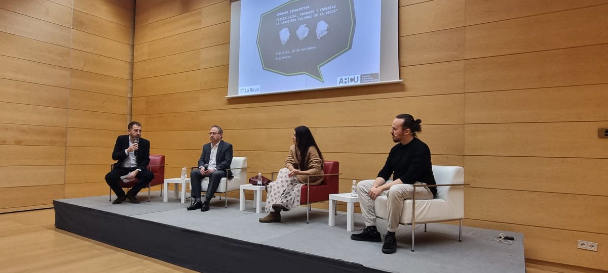 aricu_rioja's tweet photo. 🟢 Es el turno de la primera mesa donde se está debatiendo sobre asociativismo con la participación de @JCimarro, Luis Alija Fernández-Trigales y @PatriciaCercas. Modera @jlpancorbo. https://t.co/vpq6MyzJo5