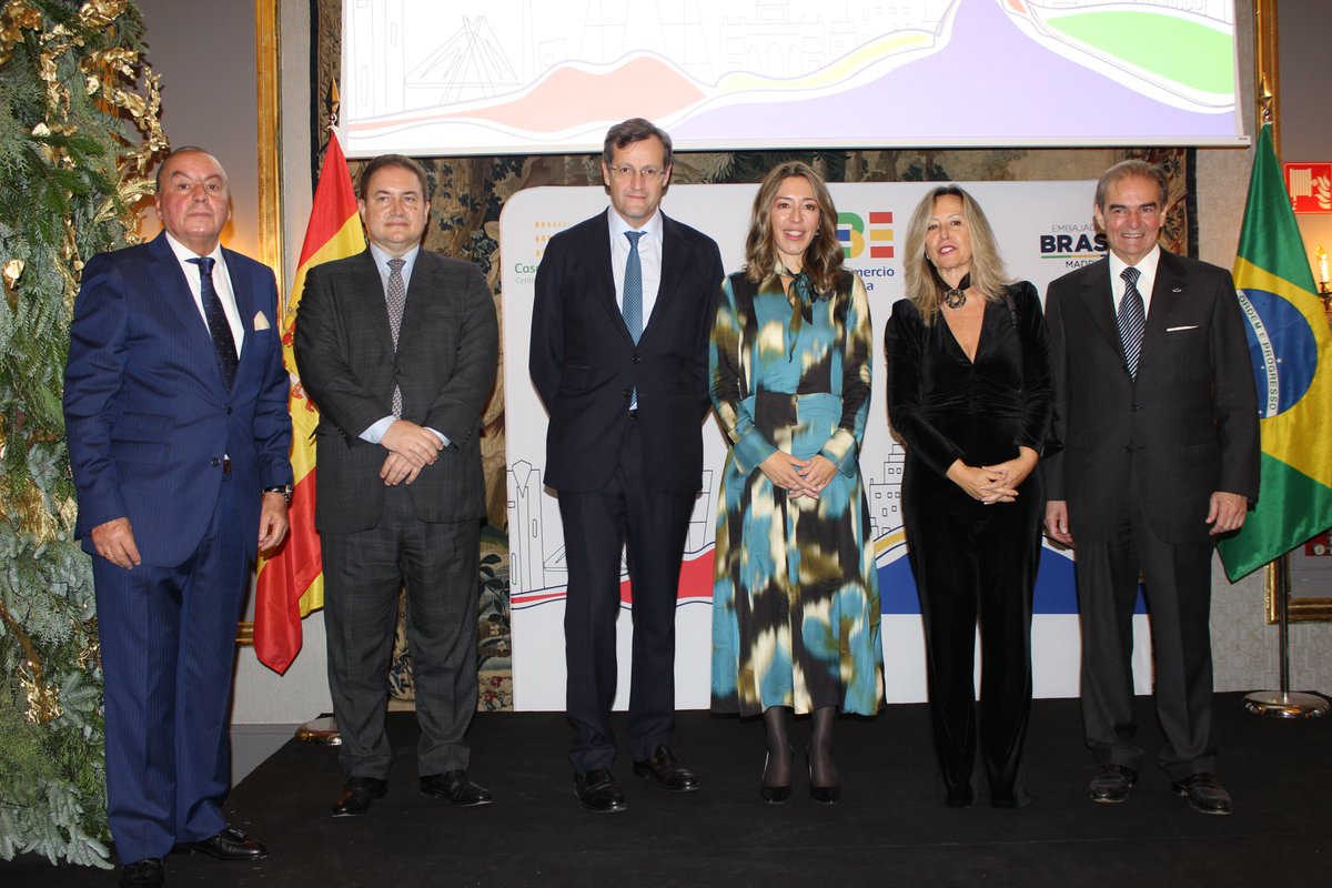🔸Esfuerzo, empeño y compromiso en el fortalecimiento de las relaciones bilaterales entre #Brasil y #España
<a href="/stratesys/">stratesys</a> y <a href="/casadobrasil_es/">Casa do Brasil</a> recogen los #PremioBrasil 2023 de la #CCBE🏆
ccbe.es/premios-brasil…