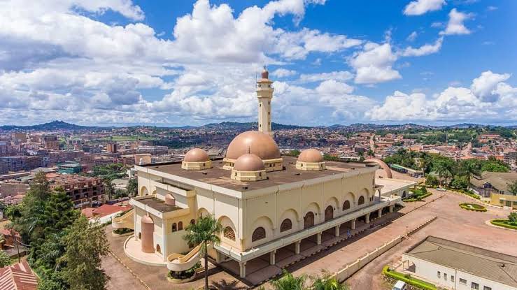 Embark on the ultimate Kampala City Tour! Explore historic landmarks and iconic religious sites, including the magnificent Uganda National Mosque (Gadaffi Mosque) 🕌 

Call or WhatsApp +256 707 002855 to book your city tour today!
📸: Courtesy photo

#KampalaCityTour