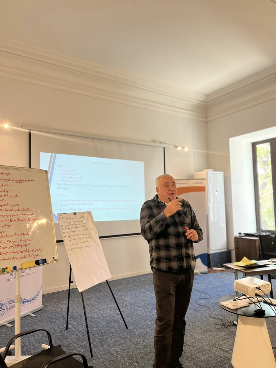 WicWomen's tweet photo. Workshop held on Nov 16 with network members for coalition project "Women and Youth for localization #WPS  Agenda aimed Empowering women to address community challenges
Previous stage: local advocacy. 
Next stage: aligning network interests and forming unified positions. #Peace https://t.co/Z3ISkjeYsn