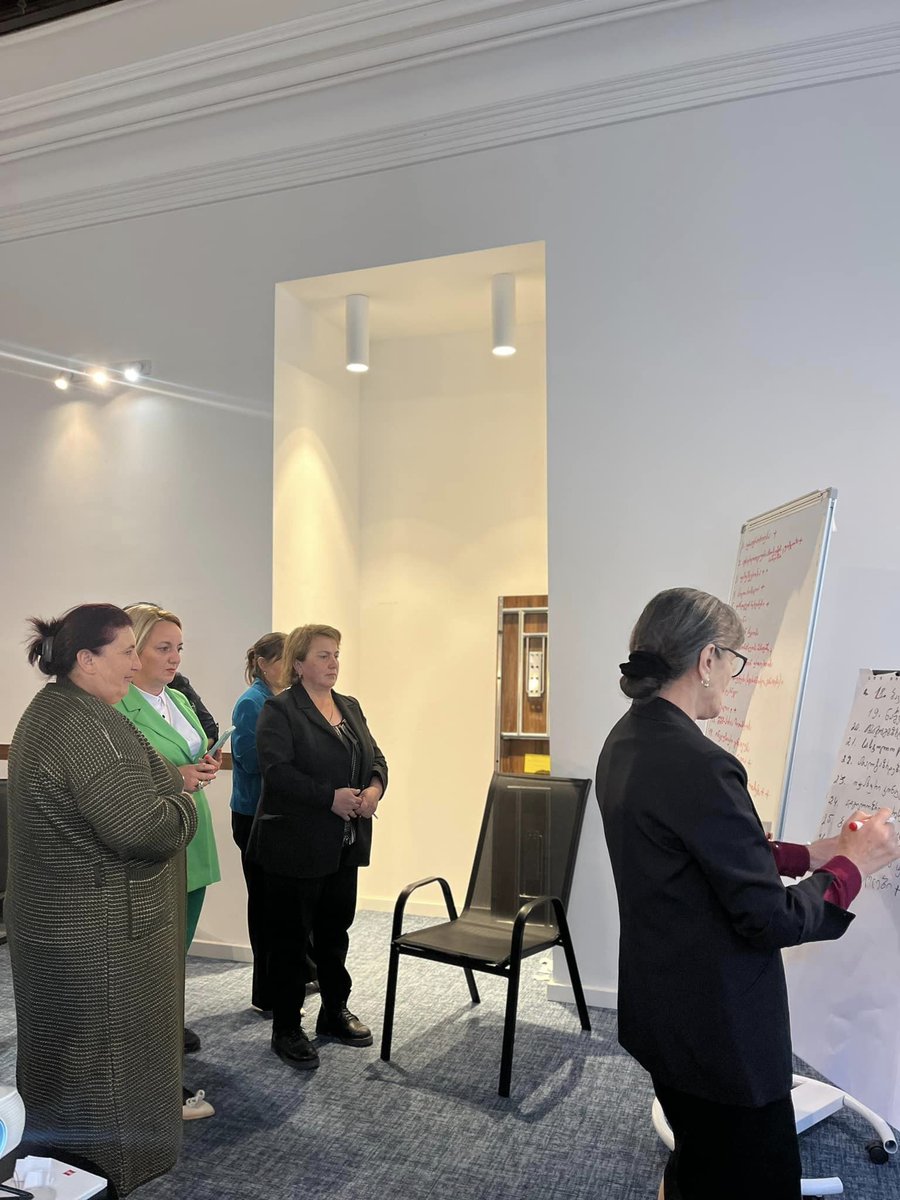 WicWomen's tweet photo. Workshop held on Nov 16 with network members for coalition project "Women and Youth for localization #WPS  Agenda aimed Empowering women to address community challenges
Previous stage: local advocacy. 
Next stage: aligning network interests and forming unified positions. #Peace https://t.co/Z3ISkjeYsn
