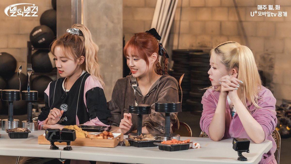 TWELVE_drama's tweet image. 국가대표 #윤성빈 대 아이돌 우츄키!
전투력 대비 훈련을 위해 모신 윤성빈 선수가 그렇게 집을 가고 싶어 하셨다고…!?
우주 진출을 위해 애쓰는 #우츄키 근황을 지금 #별의별걸 7화에서 감상해 보세요!

누구나 무료로 감상 가능 👉 bit.ly/3EUgsvu
#별의별걸 U+모바일tv 매주 월/화 공개