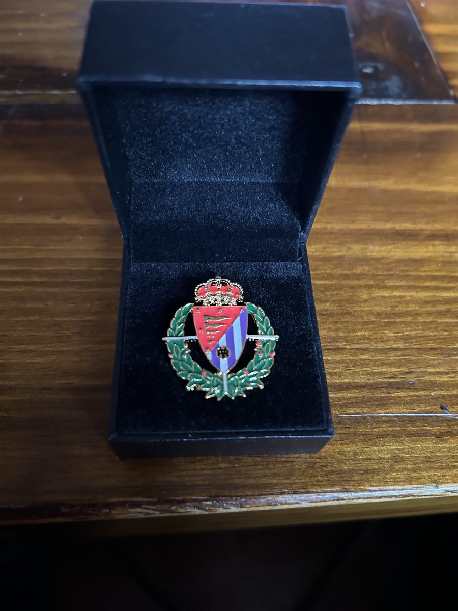 Bonito no,espectacular,de verdad que hay debate en esto,ni debate ni necesidad de irritar a los que tenemos sentimientos por un emblema y un sentimiento de pertenencia a unos colores,dejemos lo bueno para mejorar n otros aspectos ese será el camino para crecer,sin enfrentarnos🥰