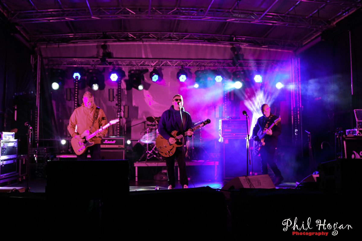 Philhoganuk's tweet photo. @Courtbetweeners at Made in Manchester Romiley 2023 #Courtbetweeners #MadeinManchester #Philhoganphotography #Romiley https://t.co/2WUZb9IKKy