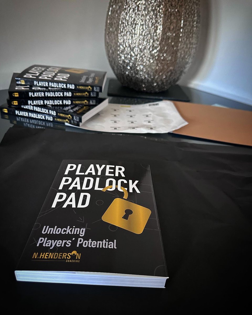 PadlockPad's tweet photo. CHRISTMAS ORDERS ON THEIR WAY 🎄⚽️

The football diary taking youth players’ game to the next level ↗️

Set targets, reflect, get better. 

Oh, and improve that ‘healthy’ mindset too 🧠 

Order now for Christmas stocking fillers 🎅🏽

#youthfootball #footballdiary #padlockpad https://t.co/RuxaIOyKDt