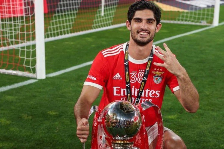 Parabéns ao Gonçalo Guedes: o homem que foi campeão nacional em todas as épocas que jogou pelo Benfica!

▪️4 Campeonatos Nacionais 🏆🏆🏆🏆
▪️1 Taça de Portugal 🏆
▪️2 Taças da Liga 🏆🏆
▪️1 Supertaça Cândido de Oliveira 🏆
▪️Campeão nacional de Juniores, Juvenis e Iniciados