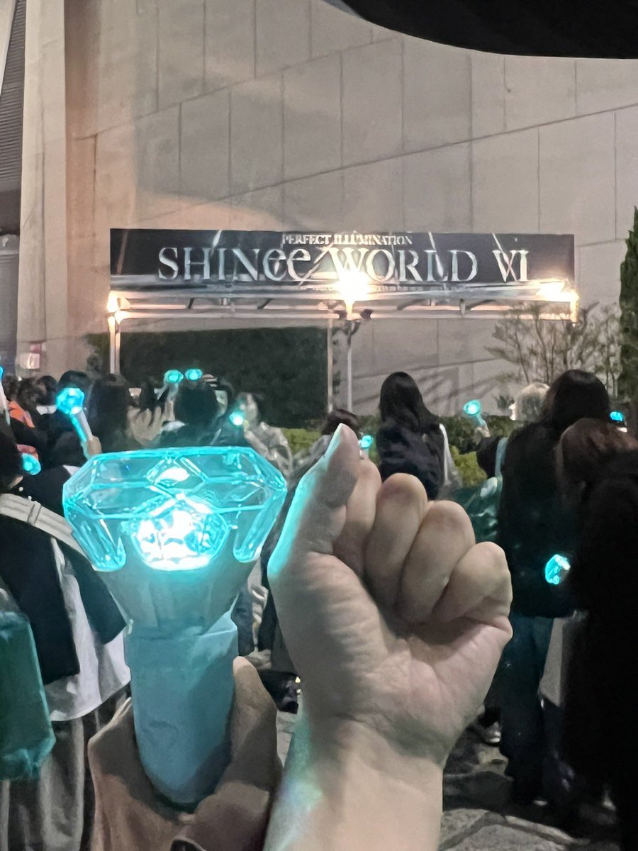 AYARee88's tweet photo. 相方ペンラ忘れ拳参戦
テミン体調悪い中頑張ってくれてありがとー

#SHINee #代々木 https://t.co/9oR6dKaG2G
