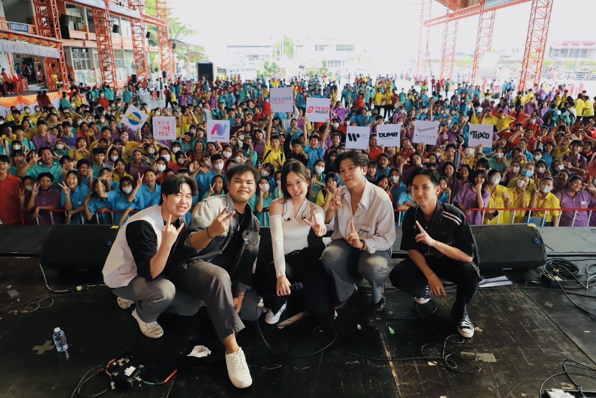 Macrowave_TH's tweet photo. โรงเรียนบางบ่อวิทยาคม มันเลิศเกิน 🔥✨

ขอบคุณทุกคนที่มา Hey เธอ ไปกับ FrameThanavuch เเละมาเป็นคนอื่นไปกับ Chilax

#TeroMusicXWarnerMusicThailand
#ห้องปกคอนเทอม2 #TeroMusicClassRoom
#TeroMusic #WarnerMusicThailand
#Macrowave
#WayferRecords #DumbRecordings https://t.co/XQY375VmYh