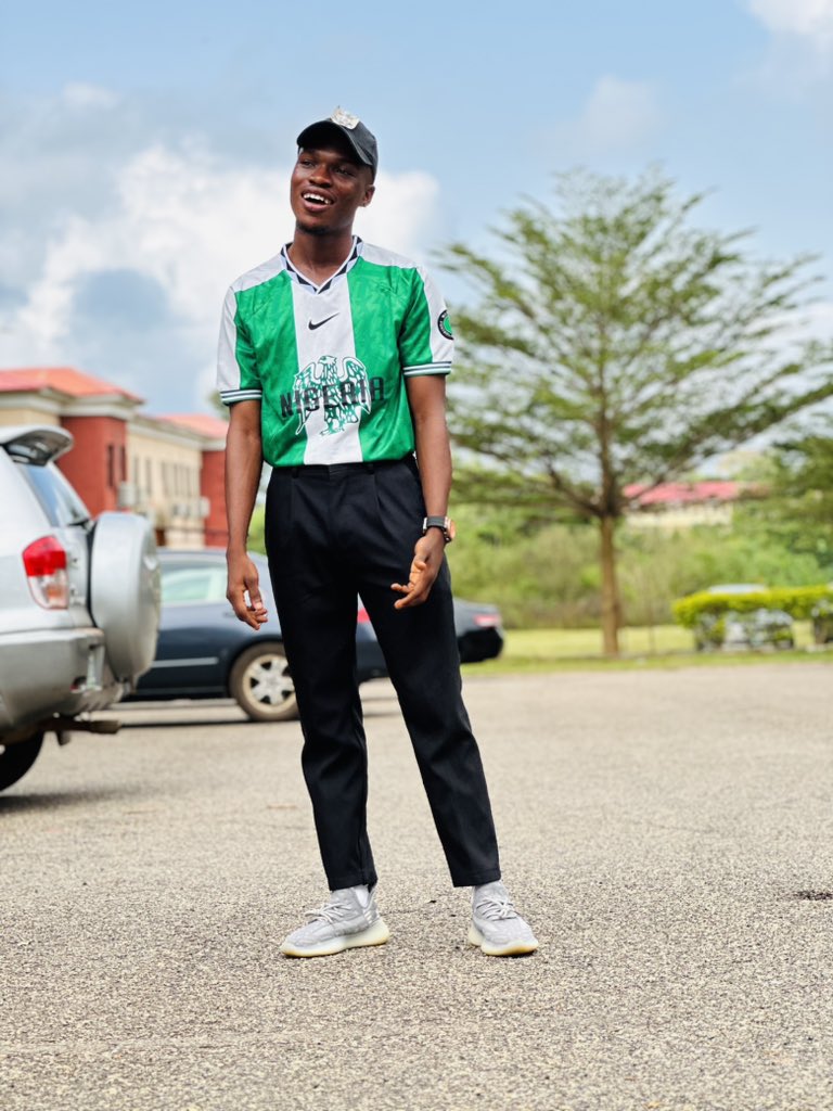 Adenuga_11's tweet image. 🇳🇬🤎

FYB week day 3(jersey day)…..
#invictaclass22week #InvictaClass22 #jerseyday