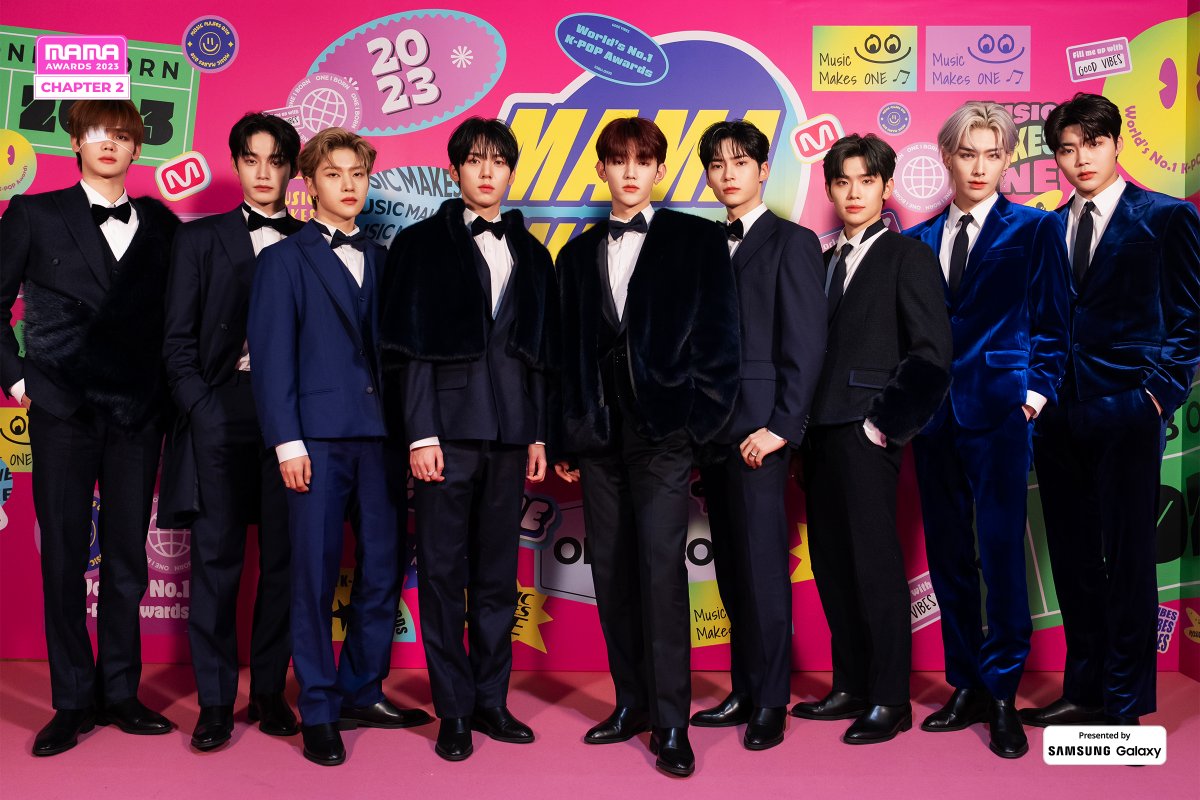 MnetMAMA's tweet photo. [#2023MAMA] #zerobaseone with GOOD VIBES🧐 @ZB1_official

Give a big welcome to every shining artists!

ONE I BORN
2023 MAMA AWARDS

#MAMAAWARDS 
#2023MAMAAWARDS https://t.co/S6RfjWStMr