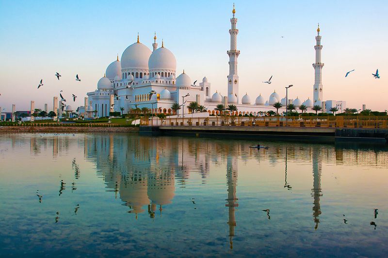brachat70258's tweet image. "Lost in the grandeur of the Sheikh Zayed Grand Mosque in Abu Dhabi. A masterpiece of architecture and serenity. 🕌✨

#AbuDhabiMosque #ArchitecturalSplendor #dubai #UAE #dubaitourism "