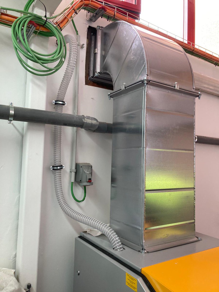 Bauer_Spain's tweet photo. Montaje de un conducto de extracción de aire caliente en las instalaciones del cliente. 

Es importante recordar que una buena ventilación en los compresores es imprescindible para un buen funcionamiento. https://t.co/hJ4hTn42Xg