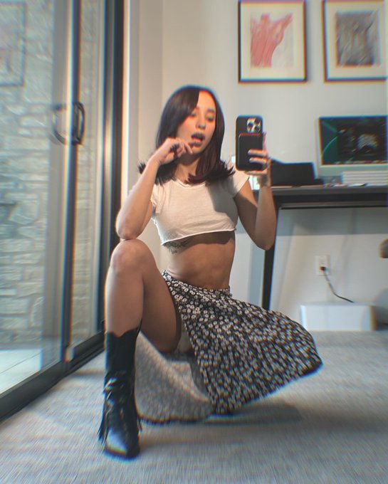 1 pic. hungry for you https://t.co/RnYD3K3nd3