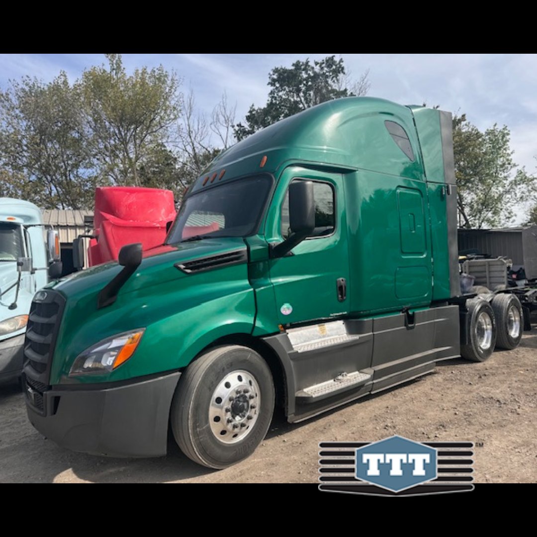 TTTExchange's tweet photo. DON'T MISS THIS EMERALD-GREEN GEM!
2019 FREIGHTLINER CA126 RR
DD15
DT12
554,000 mi.
Detailed
$39,000
Contact us at #844-888-6775 for more info.
#trucks #freightliner #sleepers #cascadia #sleeper #fleets #freight #logistics #truckingindustry #trucking #ooida #wit #nastc https://t.co/aUaPIdxn3O