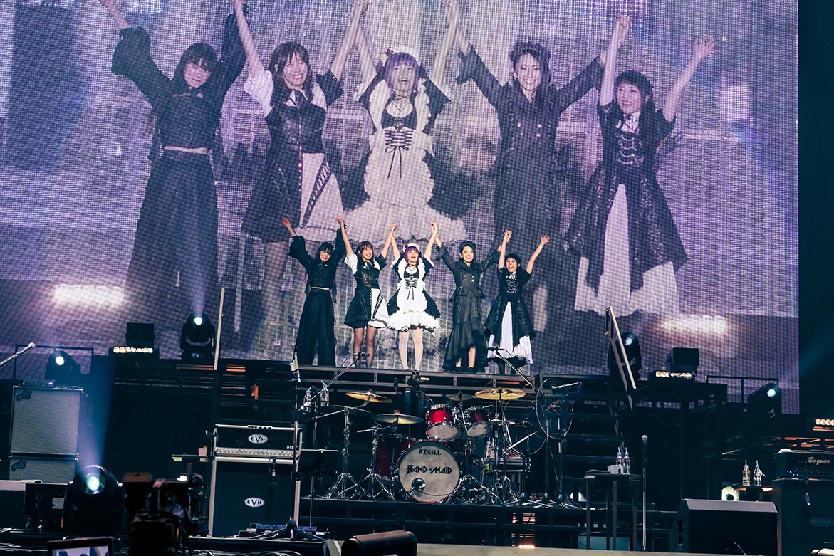 ponycanyon's tweet photo. ／
BAND-MAID、結成10周年記念世界ツアーを横浜アリーナ公演で終幕！🌍🎙🎶
「5人でこのステージ立てたこと、本当にみんなのおかげです！」👏
＼
https://t.co/awm0nU8Bpa

#bandmaid https://t.co/RKEcD2JlEY