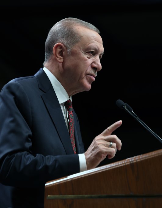 haskologlu's tweet photo. Türk siyaseti ve Türk demokrasisi bu muhalefeti hakketmiyor. 

Milletimiz iktidarı denetleme yetkisi verdiği muhalefetin pembe dizi tadındaki işlerden artık bıktı.

Vatandaşımız bu muhalefetin ne adını ne yüzlerini görmek istemiyor.

— Cumhurbaşkanı Erdoğan https://t.co/DkziBZCO8C