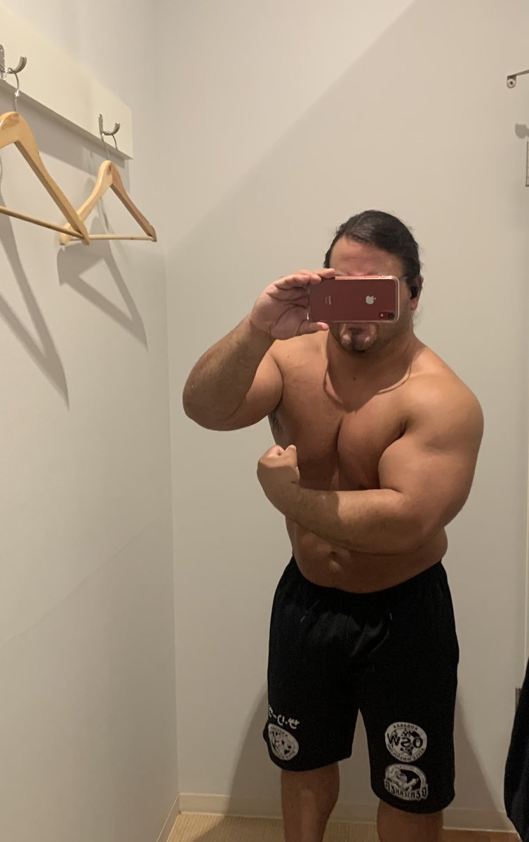 qstormprowres's tweet photo. レベルが違う！

世界一を目指す🔥
In your face 💪🏽🔥💪🏽🏋️
#54cm
#クワイエット・ストーム https://t.co/qdPV8kycAn