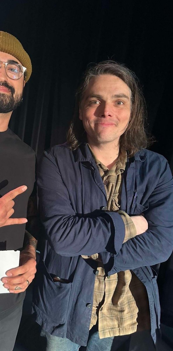 kissofviolence's tweet photo. ITS SO OVER FOR GERARD GIRLS EVERYWHERE https://t.co/F1fw3JtFJG