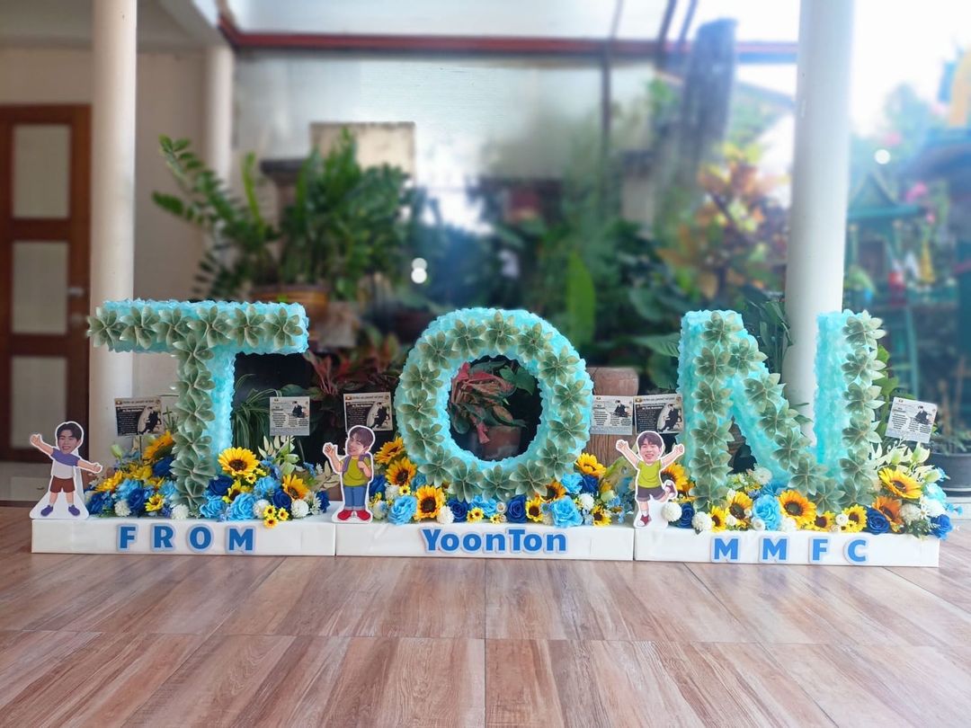 daydreamfanpjs's tweet photo. To : @mytonsrn

From : @YoonTon_mmfc

Today, Myanmar FC sent the money Wing, Money crown, money sash &amp; Money Alphabet stands for Ton as Graduation Congratulations Gift...

Thanks for always choosing us sista🫶

And Congratulations cutest one @mytonsrn

#PunditTonSaran
#tonsrn https://t.co/GH9sU25UIB