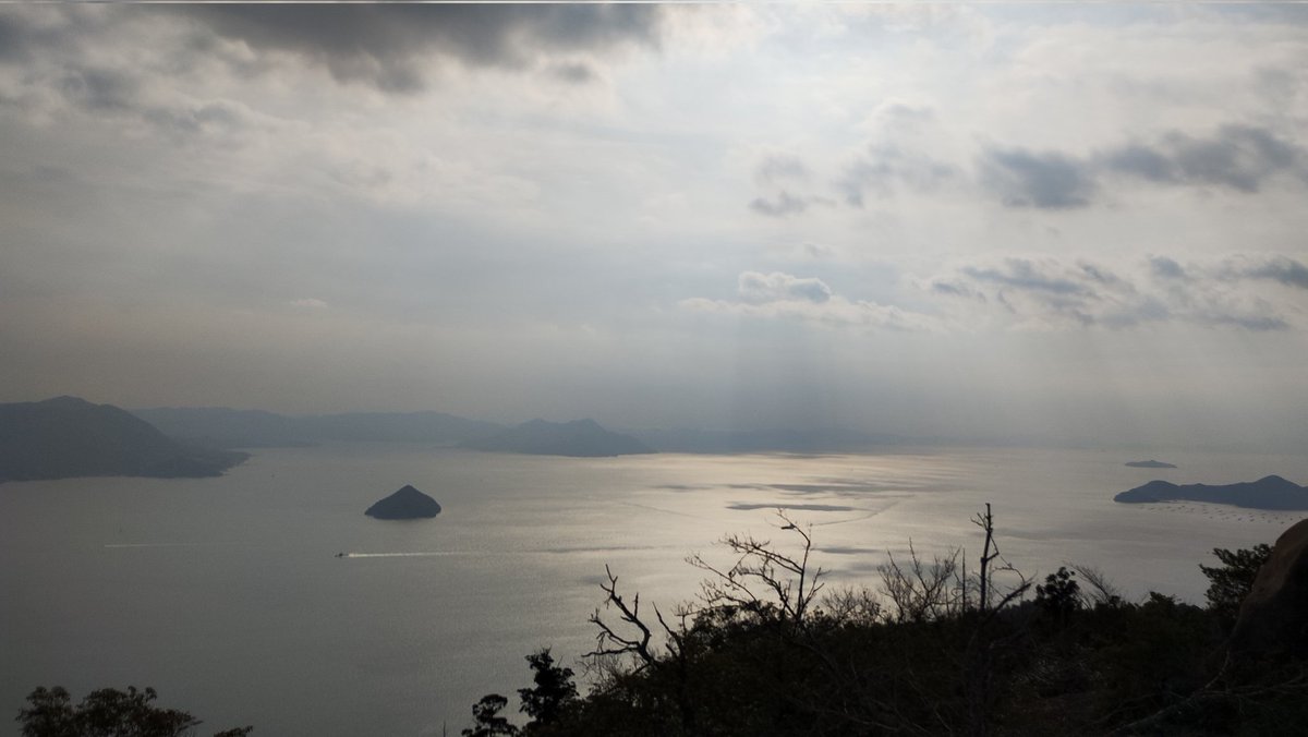 actadust's tweet photo. 頂上からの景色すご https://t.co/487jgiYJ7k