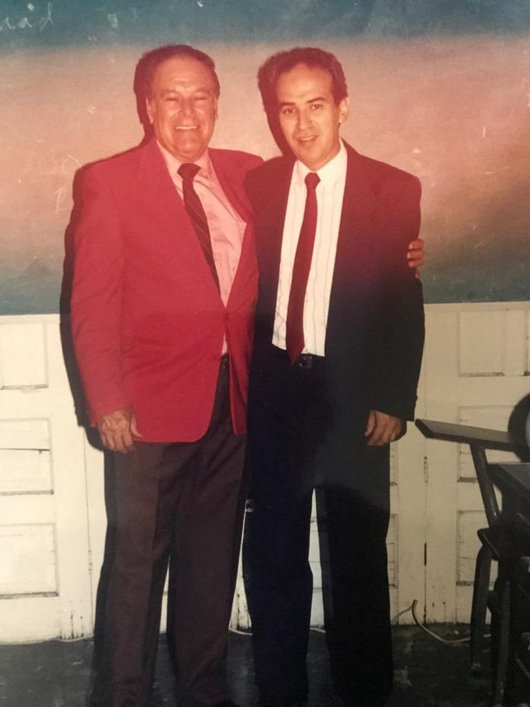 carlos_arnaud's tweet photo. Mi padre por muchos años fue Visor de Árbitros en 1era División x la @LigaBBVAMX
Esta foto con Arturo Brizio Ponce de León padre de los ex Árbitros @arturobrizioc @lalobrizio en Colegio de Árbitros en NL
Ya no hay Árbitros en #México como la dinastía #Brizio
Saludos afectuosos https://t.co/yUDKgpIwZI
