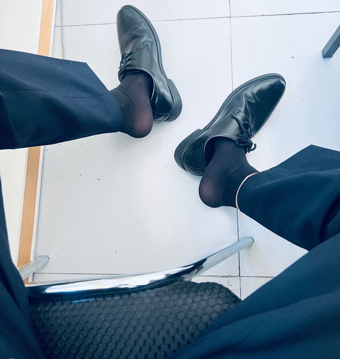 上班穿西装好紧啊🤔