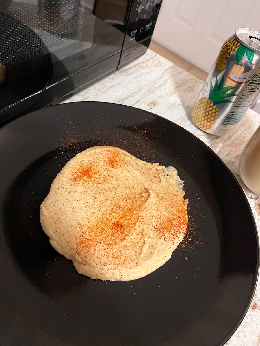 Just_Snazz_'s tweet photo. Made homemade hummus earlier. https://t.co/SAtE7p3Vmy