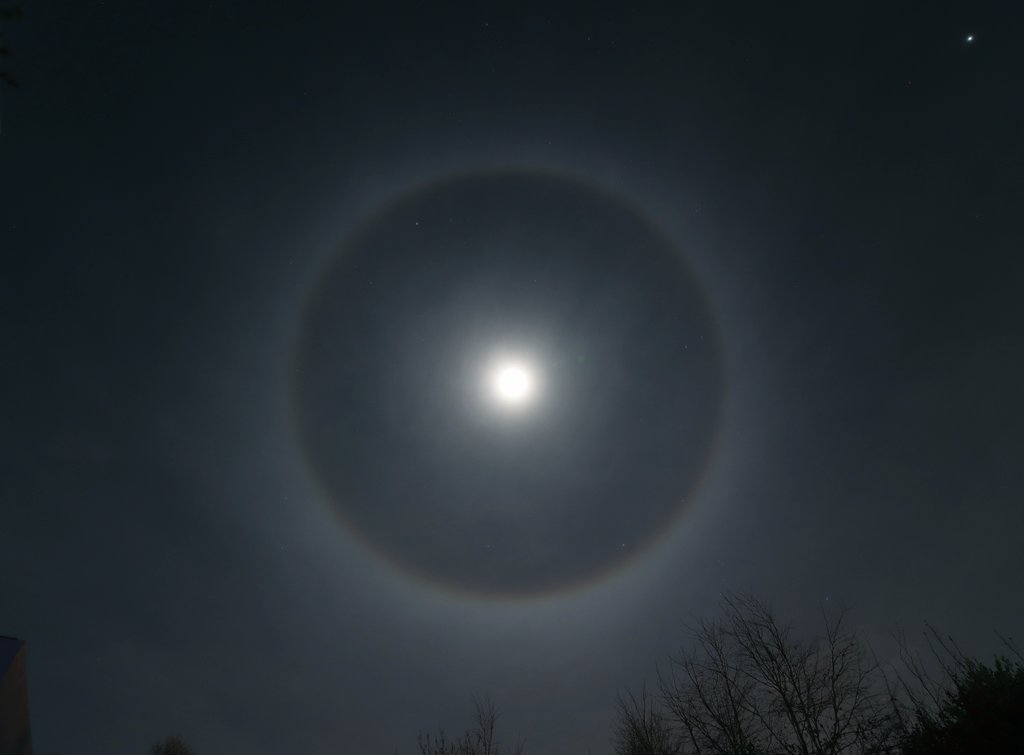 Moon Halo

#moonhalo #cork #Ireland #MoonHour