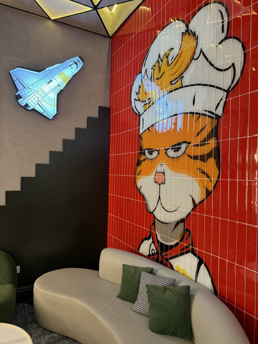 The BCRC anniversary event is happening soon in the Philippines. This is the Boss Cat Rocket Club Café, opened by one of our holders in Manila and located in the Newport World Resort. Make sure you visit :) #bosscatrocketclub #bcrc