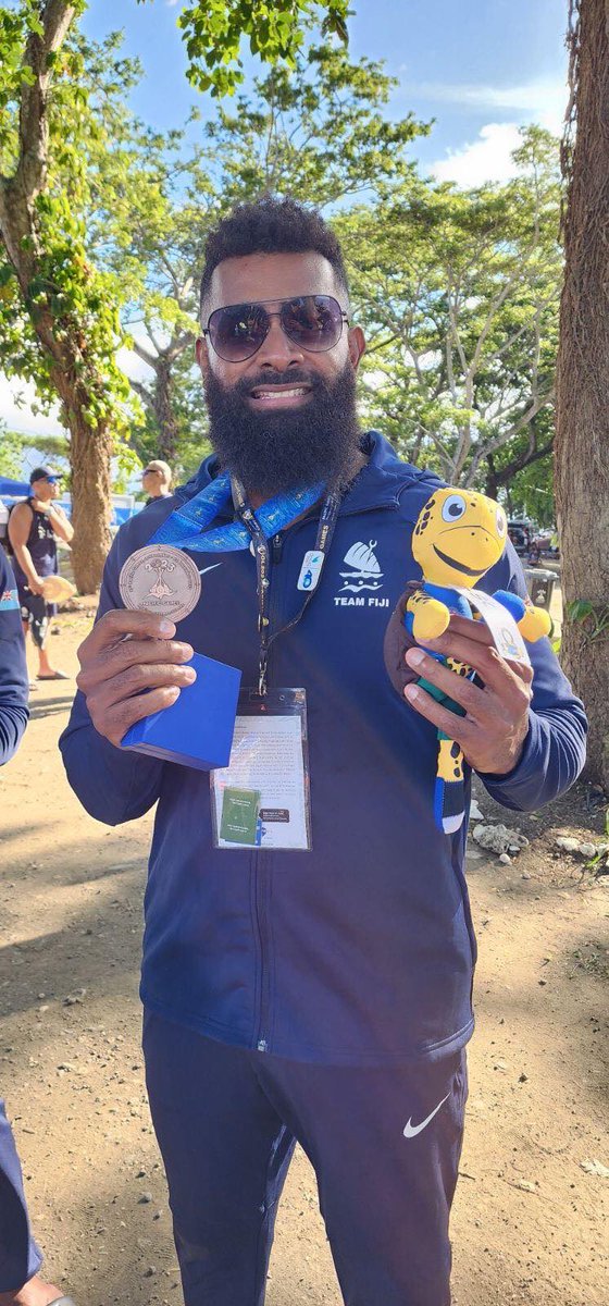 Congratulations @semesavilise & team Fiji V6 for attaining the Bronze medal in the 1500m race👏🏾Super proud of you bro! Celebrate when you get back🍻

#sayiO #teamfiji #proudbrothers #sol2023