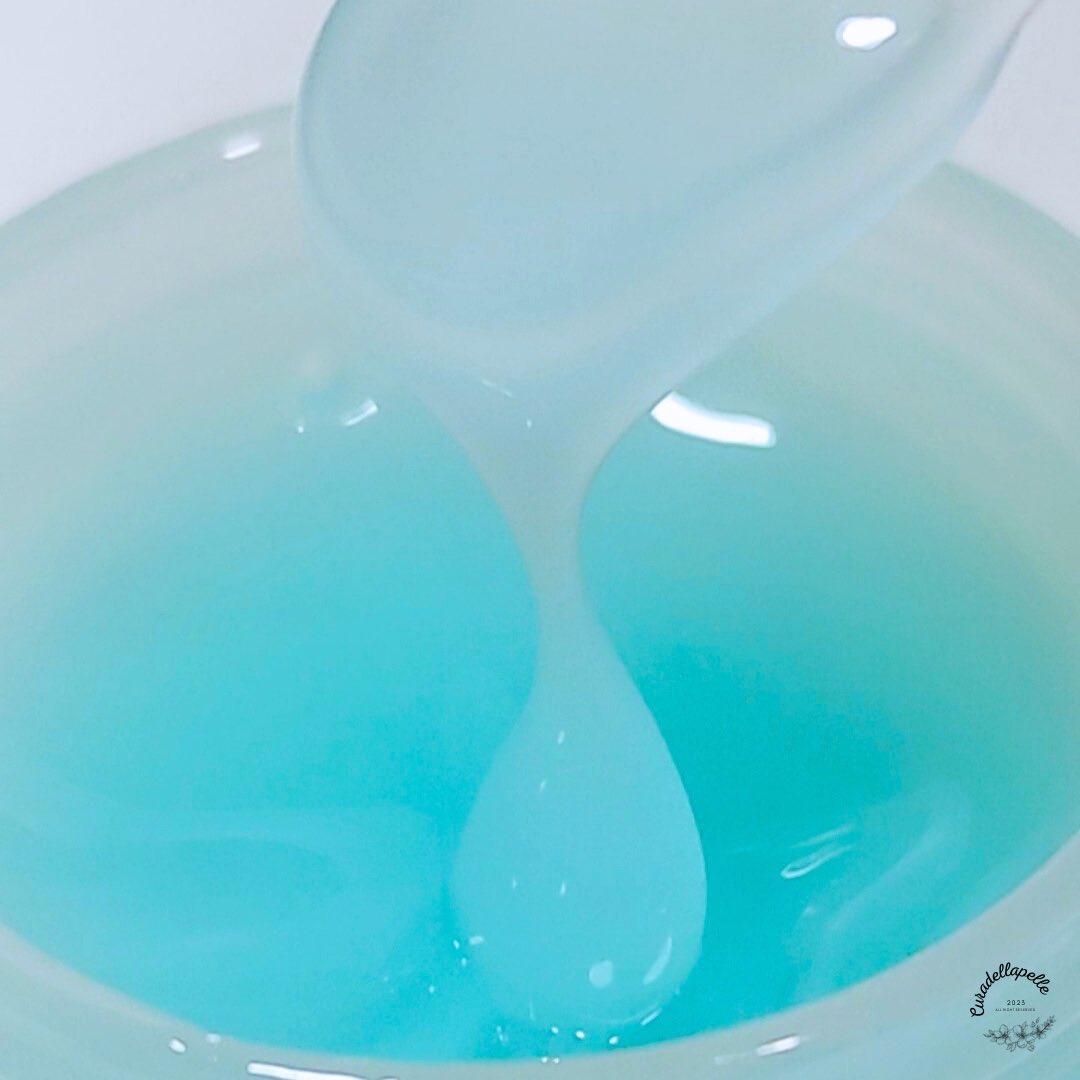 curadellapelle_'s tweet photo. Gloss gel moisturizer yg finishnya bikin tampilan Gloss skin alias glowing. Ga greasy di kulit malah cukup oke buat ngontrol minyak berlebih di wajah. 
Udah coba belum moisturizer terbaru dari @thenumaskin?

#deluxuryskin https://t.co/tAlBn6ZGYy