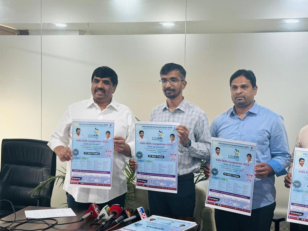 AP_Skill's tweet photo. Shri @challaysrcp Hon'ble Advisor to SD&amp;T and Dr #VinodKumarV IAS MD&amp;CEO @AP_Skill has Inaugurated the Registration Link in Skill Universe Portal and launched flyer to make students participate in @WorldSkills Competition 23-24 https://t.co/3KycISNBB3