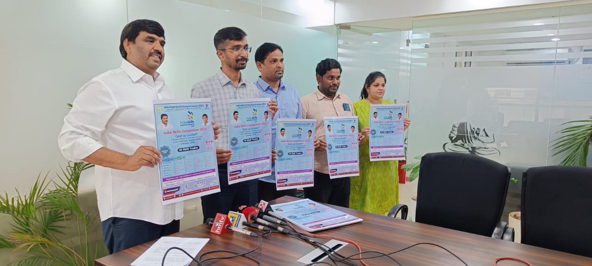 AP_Skill's tweet photo. Shri @challaysrcp Hon'ble Advisor to SD&amp;T and Dr #VinodKumarV IAS MD&amp;CEO @AP_Skill has Inaugurated the Registration Link in Skill Universe Portal and launched flyer to make students participate in @WorldSkills Competition 23-24 https://t.co/3KycISNBB3