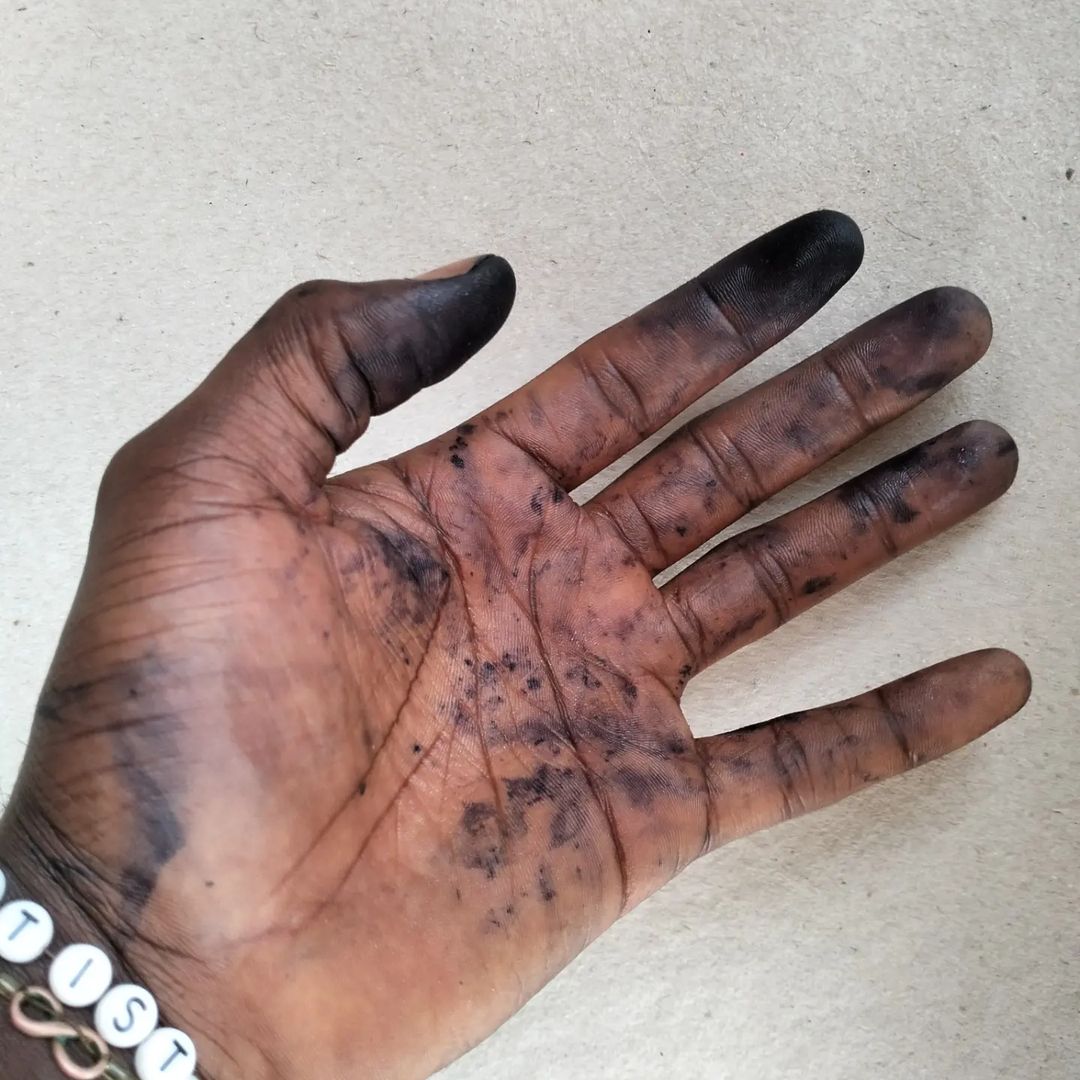 igbobinna's tweet photo. ULI
Having explored seriously with the Uli idiom for months now, my curiosity drove me to fetch the actual fruit that inspired the entire Nsukka art school movement and the agelong tattoo tradition of my people.
#Uli #igbo #artist #nsukka #art #markings #linearart https://t.co/Dvbow5ECAp