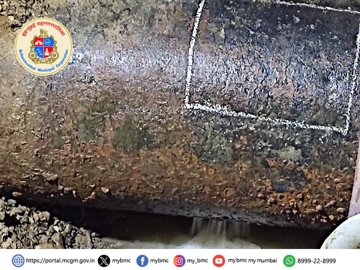 mybmcWardHW's tweet photo. Pipe burst observed at Lucky Junction SV Road, Bandra West. Repair work is underway on a war footing. Morning water supply to H West ward is affected. Residents are requested to co-operate with BMC.
#BMCUpdates #Waterwork https://t.co/HBiwCnuM52